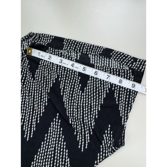 Chicos Travelers Top Size 1 Medium Black Gray Chevron Travel Career Resort CEO - Picture 7 of 12